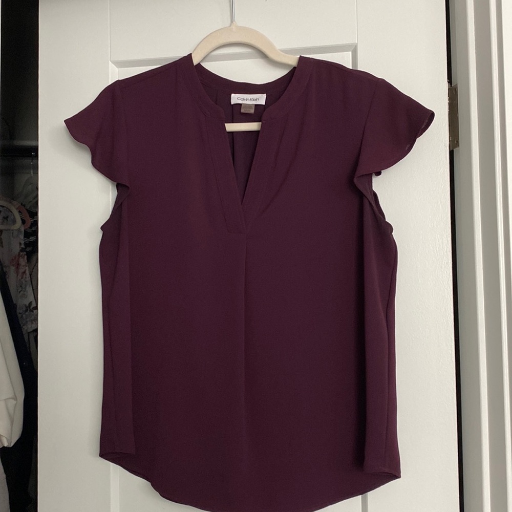 Purple/plum calvin klein v-neck blouse with flutter cap sleeve